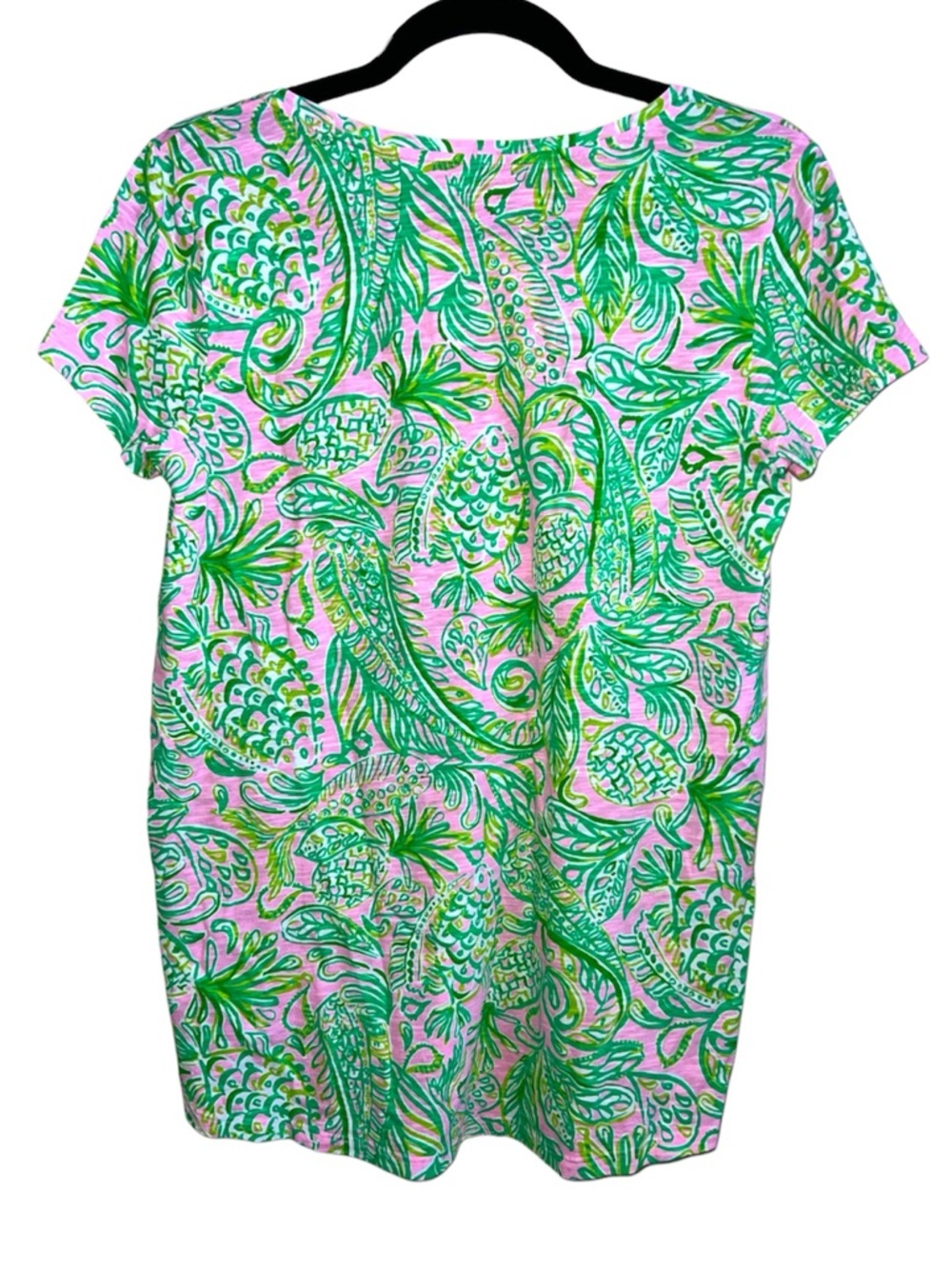 𝐋𝐈𝐋𝐋𝐘 𝐏𝐔𝐋𝐈𝐙𝐓𝐄𝐑 | SHORT SLEEVE V-NECK TOP - Picture 3 of 6